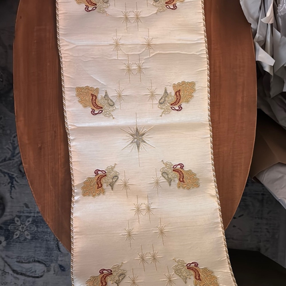 Elegant Cream Table Runner with Embroidered Design